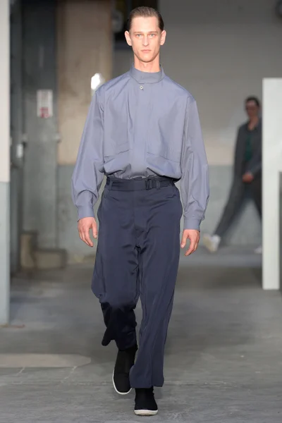 Look 1